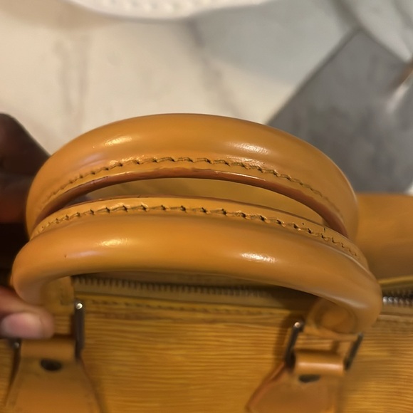 Louis Vuitton Yellow Epi Speedy 25 Hand Bag - Picture 3 of 16